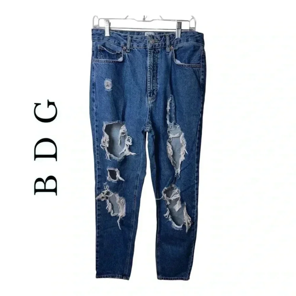 0131. BDG DISTRESSED MEDIUM‎ WASH DENIM JEANS SIZE 30